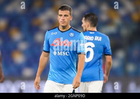 Diego Demme, der deutsche Mittelfeldspieler von SSC Napoli, schaut während des Fußballspiels der Serie A zwischen SSC Napoli und Cagliari am 16. September 2021 im Diego Armando Maradona Stadium in Neapel, Süditalien. Stockfoto