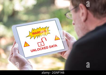 Tablet-Bildschirm mit einem Datensicherheitskonzept Stockfoto