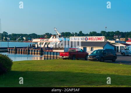 St. Ignace, MI - 14. Juli 2021: Star Line Ferry dockte am 14. Juli 2021 in St. Ignace, MI an. Stockfoto