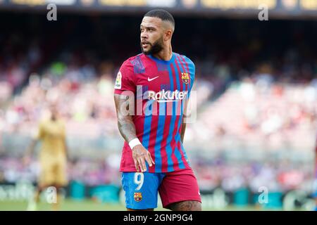 Barcelona, Spanien. September 2021. Memphis Depay vom FC Barcelona beim LaLiga-Spiel zwischen dem FC Barcelona und Levante UD im Camp Nou.Endstand; FC Barcelona 3:0 Levante UD. (Foto von Thiago Prudencio/SOPA Images/Sipa USA) Quelle: SIPA USA/Alamy Live News Stockfoto