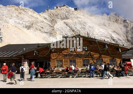 Zugspitze mit Sonn Alpin, Deutschland, Bayern, Zugspitze Stockfoto