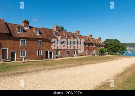 Bucklers Hard, ein malerisches Dorf und beliebte Besucherattraktion im New Forest in Hampshire, England, an einem sonnigen Septembertag Stockfoto