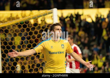 Brondby, Dänemark. September 2021. Mikael Uhre (11) aus Broendby IF punktet im 3F Superliga-Spiel zwischen Broendby IF und Aalborg Boldklub im Brondby Stadion. (Foto: Gonzales Photo/Alamy Live News Stockfoto