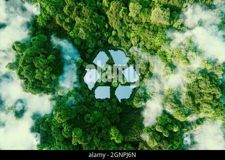 Ein See in Form eines Recycling-Schildes inmitten unberührter Natur. Eine ökologische Metapher für die ökologische Abfallwirtschaft und ein nachhaltiges an Stockfoto