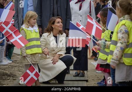 27. September 2021, Kopenhagen, Dänemark. Prinzessin Marie von Dänemark macht am 27. September 2021 den ersten Spatenstich für die Neubauten der Prinz-Henrik-Schule (Lycee Francais Prinz Henrik) in Frederiksberg, Kopenhagen, Dänemark. Prins henriks Skole ist eine internationale Schule mit 800 Schülern mit etwa 40 verschiedenen Nationalitäten im Alter von 3-18 Jahren. Foto von Stefan Lindblom/Stella Pictures/ABACAPRESS.COM Quelle: Abaca Press/Alamy Live News Stockfoto