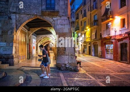 Gotische Steinarkaden in der Merceria Straße in der Nähe der Kathedrale Santa Maria, Plaza de la Seu Tarragona. Tarragona Altstadt und Stadtzentrum Tarragones Tarr Stockfoto