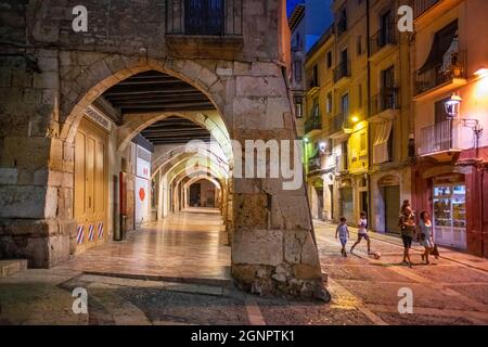 Gotische Steinarkaden in der Merceria Straße in der Nähe der Kathedrale Santa Maria, Plaza de la Seu Tarragona. Tarragona Altstadt und Stadtzentrum Tarragones Tarr Stockfoto