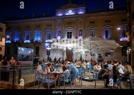 Rathaus von Tarragona und Fassaden von Häusern Gebäude und Restaurants auf dem Plaça de la Font Platz im alten Stadtzentrum von Tarragona. Altstadt von Tarragona Stockfoto