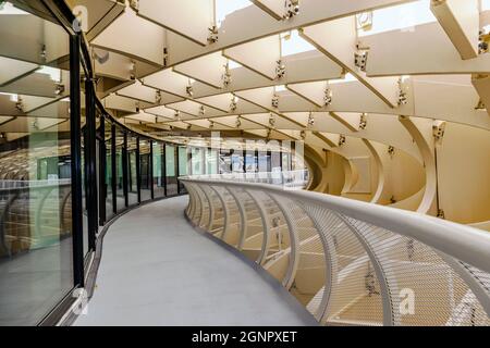 Architektonisches Detail von Setas de Sevilla - Holzdach mit Gehwegen auf der Oberseite mit herrlichem Panoramablick auf die Stadt, Sevilla, Andalusien, Spanien Stockfoto