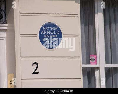 Blaue Plakette für den Autor Matthew Arnold, Chester Square, London, Großbritannien. Stockfoto