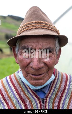 Indigener Bauer in San Martin Bajo, Ecuador Stockfoto