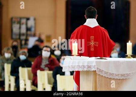 Kirche des heiligen Joseph des Fins. Katholische Messe. Karwoche. Eucharistiefeier. Annecy. Frankreich. Stockfoto