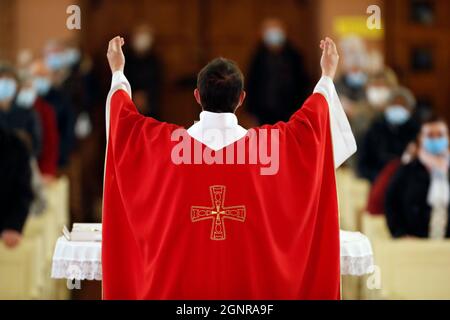 Kirche des heiligen Joseph des Fins. Katholische Messe. Karwoche. Eucharistiefeier. Annecy. Frankreich. Stockfoto