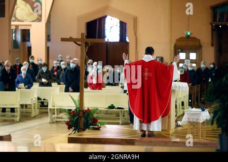 Kirche des heiligen Joseph des Fins. Katholische Messe. Karwoche. Eucharistiefeier. Annecy. Frankreich. Stockfoto