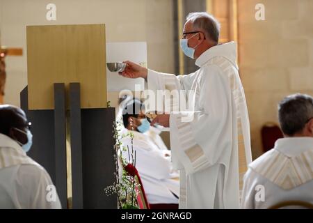 Saint Maurice Kirche. Kardonnerstag. Chrisam Mass. Annecy. Frankreich. Stockfoto