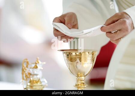 Saint Maurice Kirche. Kardonnerstag. Christusmesse. Eucharistiefeier. Annecy. Frankreich. Stockfoto