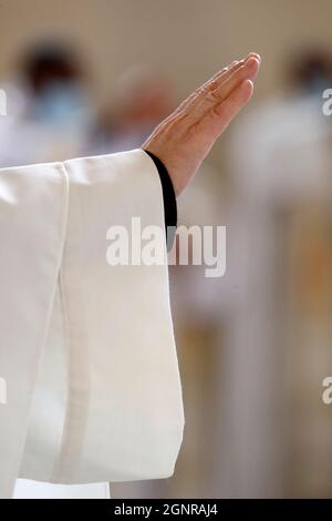 Saint Maurice Kirche. Kardonnerstag. Chrisam Mass. Weihe. Nahaufnahme vor Ort. Annecy. Frankreich. Stockfoto