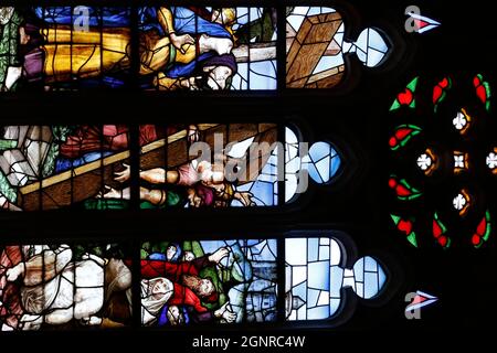 Mailänder Dom. Bunte Glasfenster, die das Leben Jesu darstellen. Italien. Stockfoto