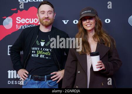 Madrid, Spanien. September 2021. Die spanische Schauspielerin Leticia Dolera und der Schauspieler Manuel Burque posieren bei der Fotoserie der zweiten Staffel der Serie „Vidas Perfectas“ im Cine Capitol in Madrid. Kredit: SOPA Images Limited/Alamy Live Nachrichten Stockfoto