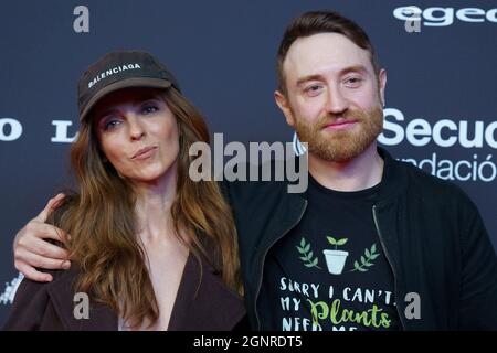 Madrid, Spanien. September 2021. Die spanische Schauspielerin Leticia Dolera und der Schauspieler Manuel Burque posieren bei der Fotoserie der zweiten Staffel der Serie „Vidas Perfectas“ im Cine Capitol in Madrid. Kredit: SOPA Images Limited/Alamy Live Nachrichten Stockfoto