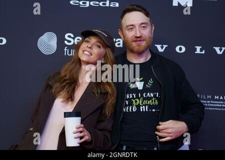 Madrid, Spanien. September 2021. Die spanische Schauspielerin Leticia Dolera und der Schauspieler Manuel Burque posieren bei der Fotoserie der zweiten Staffel der Serie „Vidas Perfectas“ im Cine Capitol in Madrid. Kredit: SOPA Images Limited/Alamy Live Nachrichten Stockfoto