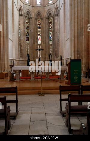 Kloster Batalha. Spätgotische Architektur, vermischt mit dem manuelinischen Stil. Kirchenschiff und Chor. Portugal. Stockfoto