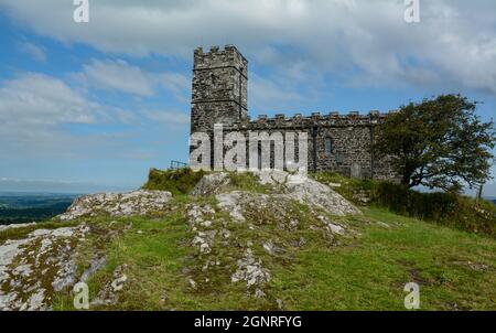 Die Pfarrkirche St. Michael de Rupe am Brent Tor am westlichen Rand von Dartmoor, Devon Stockfoto