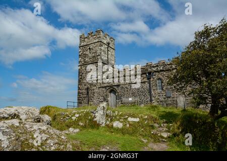 Die Pfarrkirche St. Michael de Rupe am Brent Tor am westlichen Rand von Dartmoor, Devon Stockfoto