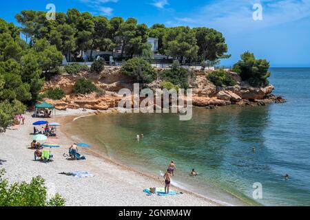 Capellans Beach. Cami de Ronda, ein Küstenpfad entlang der Costa Daurada, Katalonien Spanien. Sandweg beetwen l´Ampolla und l´ametlla de Mar. Route: Von L Stockfoto