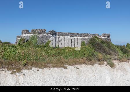 Neptune´s Tower, ein Torheit, der auf einer Klippe oberhalb der Kingsgate Bay, Broadstairs, Kent, errichtet wurde. Stockfoto