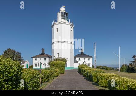 Der North Foreland Lighthouse liegt auf einer Kreidespitze an der Küste von Kent im Südosten Englands, in der Nähe von Broadstairs. Stockfoto