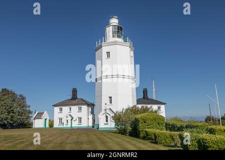 Der North Foreland Lighthouse liegt auf einer Kreidespitze an der Küste von Kent im Südosten Englands, in der Nähe von Broadstairs. Stockfoto