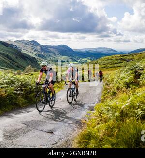 Fahrer der Fred Whitton Challenge, Hardknott Pass, Cumbria. Stockfoto