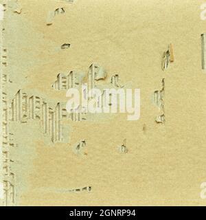 Brauner Karton, Collage-Stil mit zerrissenem Papier, Effekt mit zerrissenem Papier, abstrakter Hintergrund mit Textur, Platz zum Kopieren von Text. Stockfoto