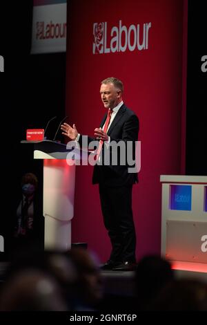 Brighton, Großbritannien. 27. September 2021. Steve Reed, Staatssekretär für Kommunen und Kommunalregierung, spricht auf der Labour Party Conference 2021 in Brighton. Bilddatum: Montag, 27. September 2021. Bildnachweis sollte lauten: Matt Crossick/Empics/Alamy Live News Stockfoto