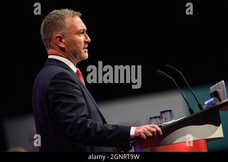 Brighton, Großbritannien. 27. September 2021. Steve Reed, Staatssekretär für Kommunen und Kommunalregierung, spricht auf der Labour Party Conference 2021 in Brighton. Bilddatum: Montag, 27. September 2021. Bildnachweis sollte lauten: Matt Crossick/Empics/Alamy Live News Stockfoto