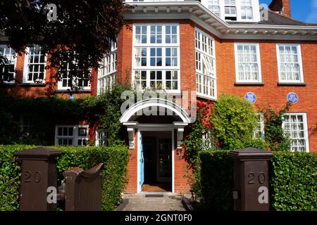 Der Eingang zum Freud Museum in London, das die letzte Heimat von Sigmund Freud, dem Begründer der Psychoanalyse, war Stockfoto