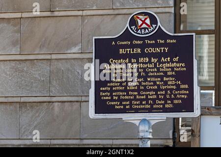 Greenville, Alabama, USA - 24. September 2021: Historische Markierung für Butler County außerhalb des Butler County Courthouse gefunden. Butler County wurde ich gebildet Stockfoto