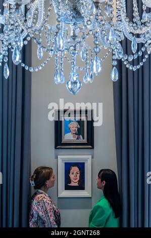 London, Großbritannien. September 2021. Queen Elizabeth II (Radio Times Diamond Jubilee Royal Souvenir Cover), 2012, und Meghan Markle, die Herzogin von Sussex, 2018 - Pop goes the Art Club: Die Welt von Peter Blake eine neue Ausstellung im Arts Club. Kredit: Guy Bell/Alamy Live Nachrichten Stockfoto