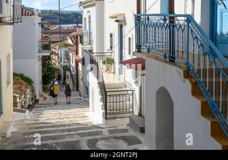 Eine Gasse im alten Viertel von Koroni unterhalb der venezianischen Festung Messinia, an der Südspitze des Peloponnes, Griechenland. Stockfoto