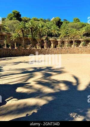 Vogelnester, gebaut von Gaudi in den Terrassenmauern im Park Güell Stockfoto