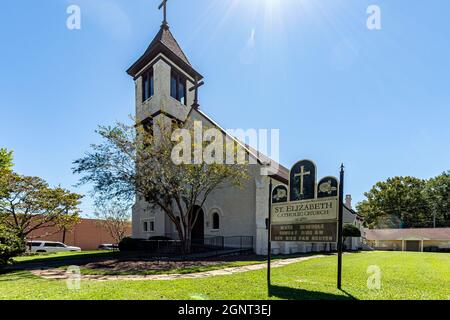 Greenville, Alabama, USA - 24. September 2021: Die katholische Kirche St. Elizabeth im historischen Stadtteil Greenville wurde 1904 von der libanesischen Ca Stockfoto