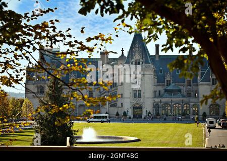 Das Biltmore Estate, im Privatbesitz der Familie Vanderbilt im Herbst in Asheville, North Carolina. Das Haus ist das größte Privathaus in Amerika mit über 250 Zimmern. Stockfoto