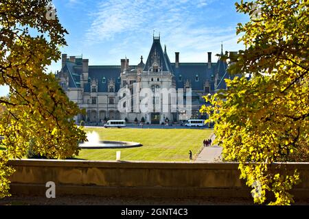 Das Biltmore Estate, im Privatbesitz der Familie Vanderbilt im Herbst in Asheville, North Carolina. Das Haus ist das größte Privathaus in Amerika mit über 250 Zimmern. Stockfoto