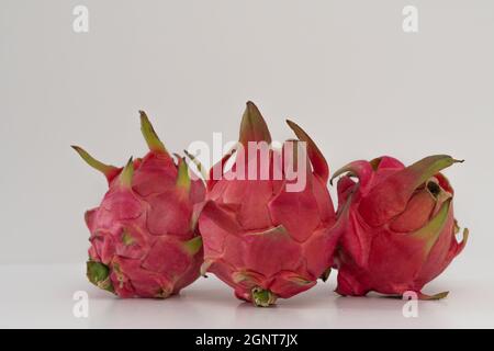 Rosa Pitahaya oder Drachenfrucht Stockfoto