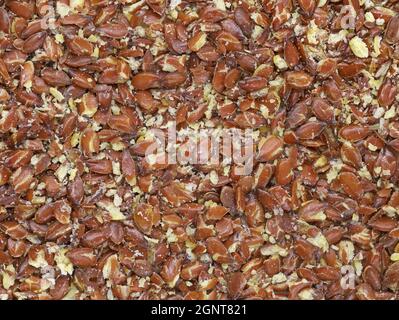 Zerkleinerte Leinsamen als Hintergrund, Leinsamen-Textur Draufsicht Stockfoto