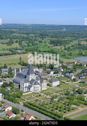 Frankreich, Calvados, Saint Martin de Boscherville, Saint Georges de Boscherville Abtei aus dem 12. Jahrhundert (Luftbild) Stockfoto