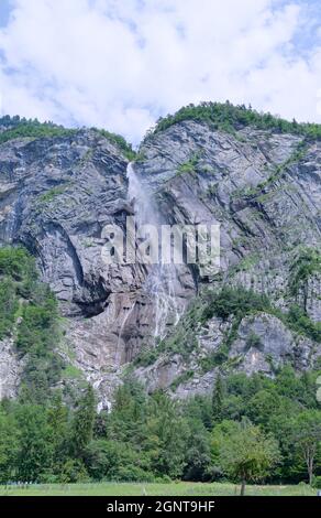 Frankreich, Haute-Savoie (74), Sallanches, Massif du Giffre, Cascade de l'Arpenaz // Frankreich, Haute-Savoie (74), Sallanches, Massif du Giffre, Arpenaz wate Stockfoto