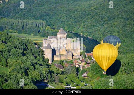 Frankreich, Dordogne (24), Périgord Noir, vallée de la Dordogne, Castelnaud-la-Chapelle labellisé Les Plus Beaux Villages de France, le châteaux de Castel Stockfoto