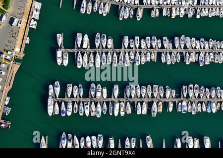 Frankreich, Morbihan, Arzon, Golf von Morbihan, Hafen von Crouesty (vue aérienne) // Frankreich, Morbihan (56), Arzon, Golfe du Morbihan, Hafen von Crouesty (aéria Stockfoto